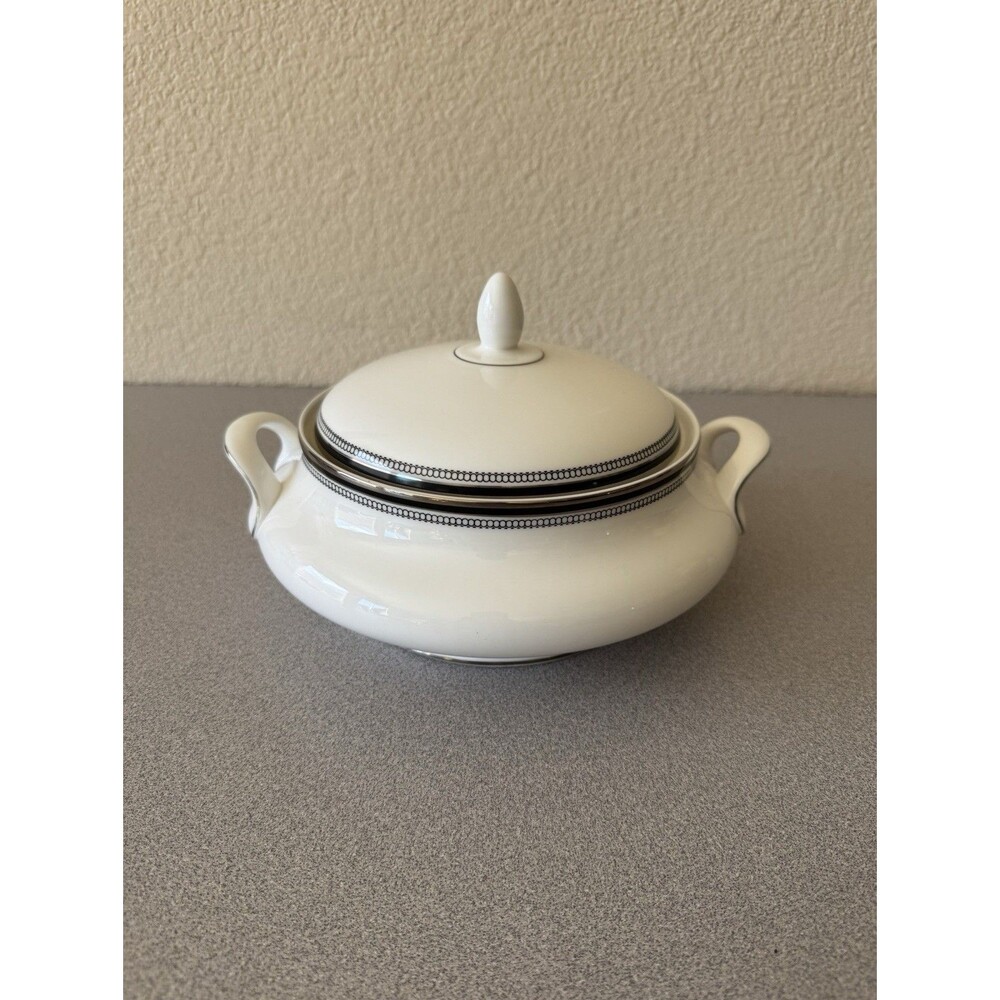 Royal Doulton Sarabande H5023 Covered Vegetable Bowl & Lid Bone China England